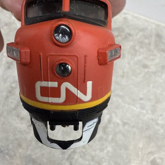 Vintage Bachmann HO scale Canadian National diesel locomotive #9162 - Picture 5 of 8